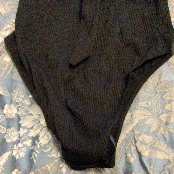 34DD SHEIN Black One-Piece Swimsuit with Front Knot - Picture 8 of 8